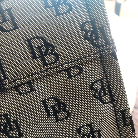 Classic Dooney & Bourke small purse - Picture 5 of 8